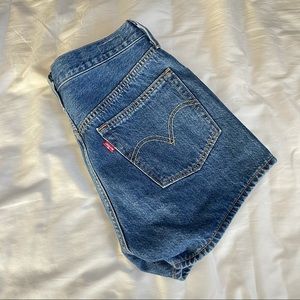 Levi’s 501 Button Fly Medium Wash Shorts